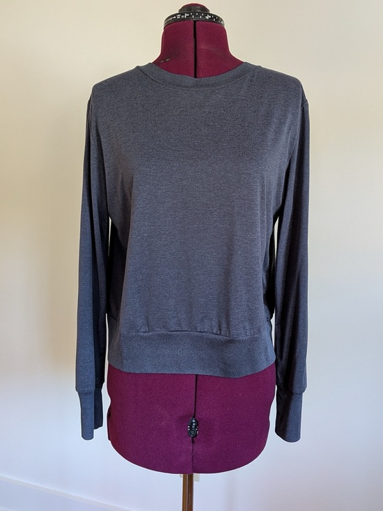 Vuori Tops - Vuori Women's Long-Sleeve Crew in Charcoal Gray